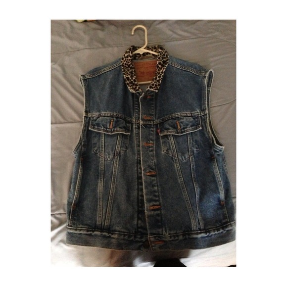 Levi's jean vest with cheetah print collar