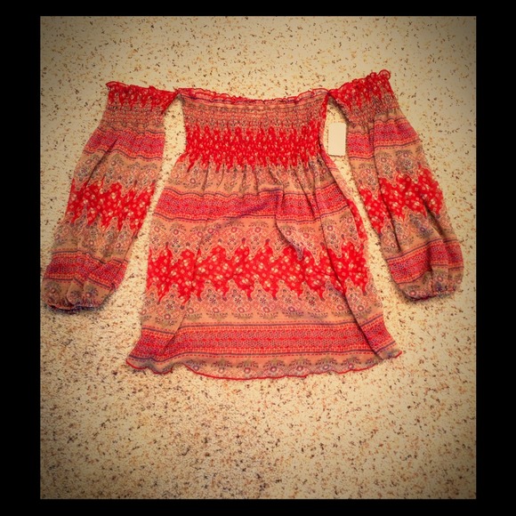 DONT MISS THIS!! Forever 21 off the shoulder top