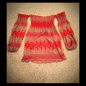 DONT MISS THIS!! Forever 21 off the shoulder top