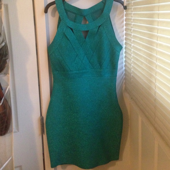 Pretty dress - Picture 1 of 3