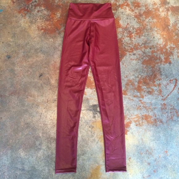 High Wasted Leggings - Picture 2 of 3