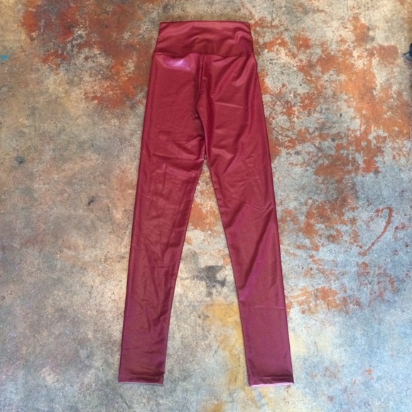 High Wasted Leggings - Picture 3 of 3