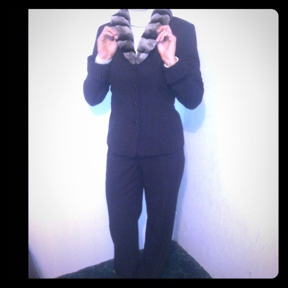 Dana Buchman set with CHINCHILLA fur collar