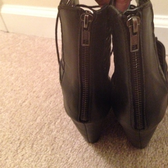 Black, Peeptoe lace up wedge, zips up. Super cute! - Picture 4 of 4