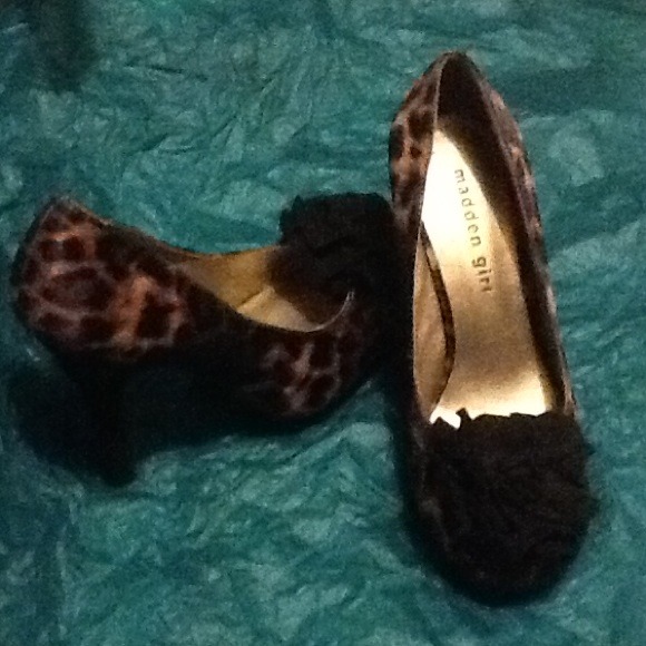 Madden girl leopard pump with black flower - Picture 1 of 3