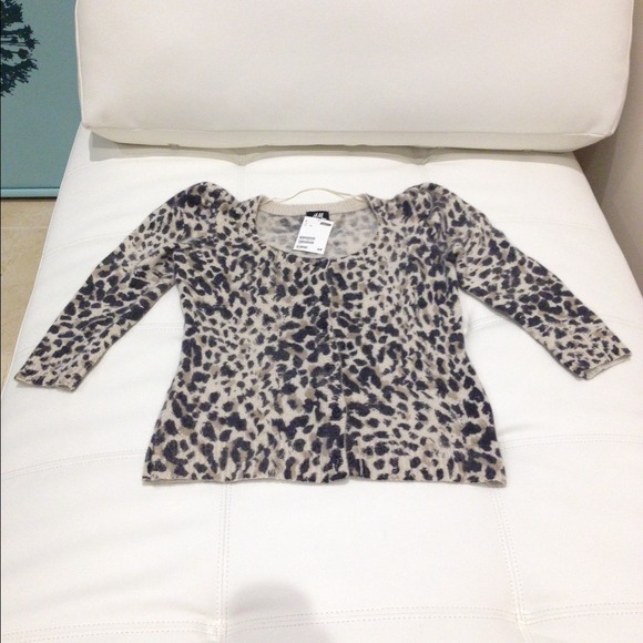 SOLD 🎉Host Pick 3/24🎉 🆕Leopard Prints Cardi 🐾 - Picture 3 of 3