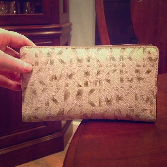 Michael kors wallet