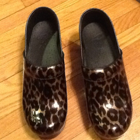 Dansko professional clog leopard patent