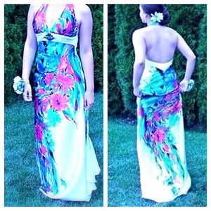 Selling homecoming dresses!