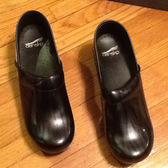 Dansko professional Eelskin patent charcoal clog
