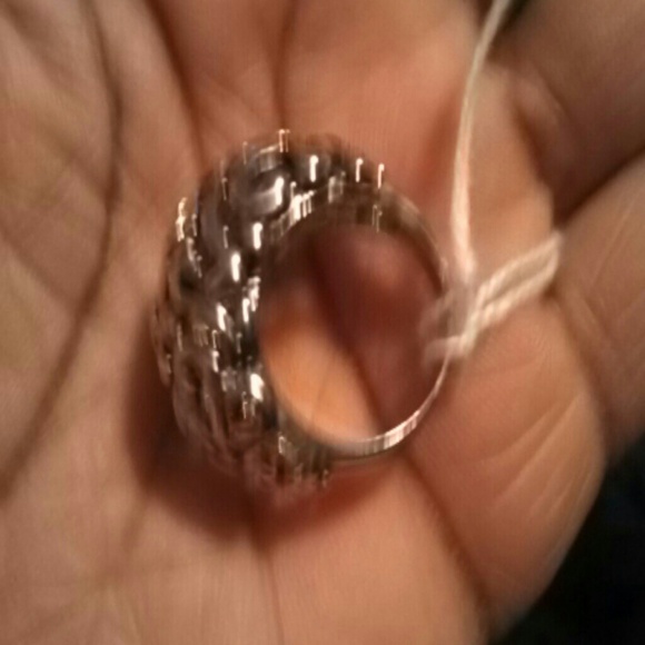 Beautiful Ring - Picture 3 of 3