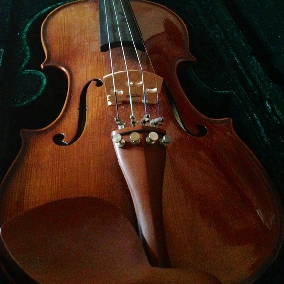 Violin - Picture 2 of 3