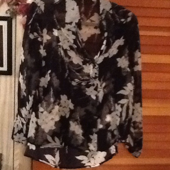 Fun flowered two-piece shirt set.