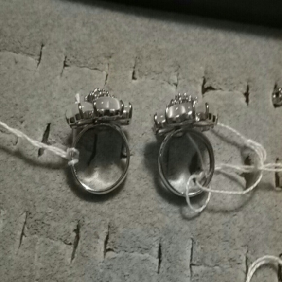 Ring - Picture 2 of 2