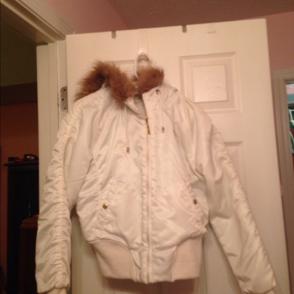 SP white jacket faux fur hood w/ zipper satin look