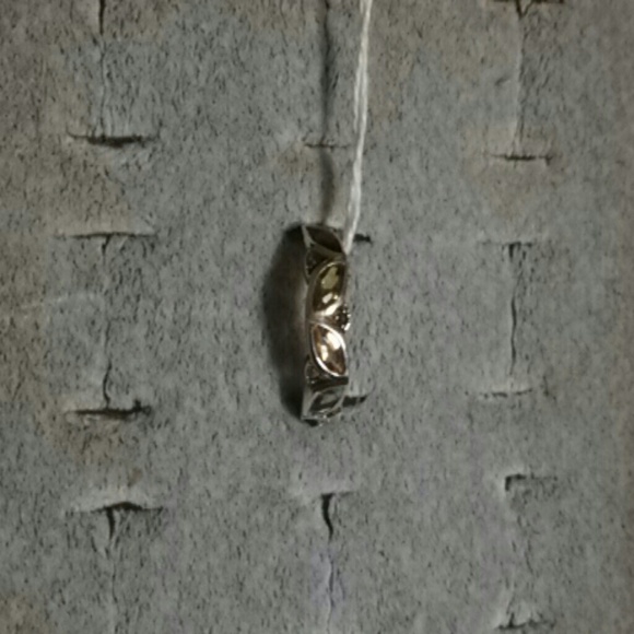 Ring - Picture 2 of 4