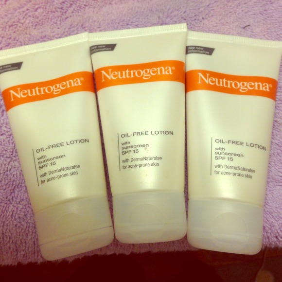 🔴SOLD🔴 Neutrogena oil free lotion lot