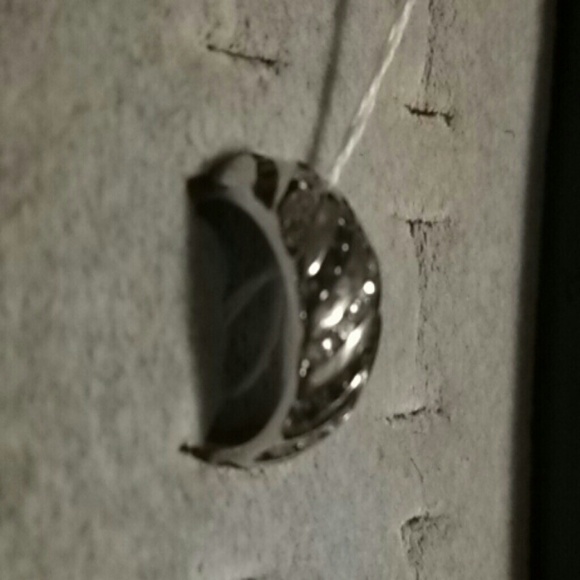 Ring - Picture 2 of 3