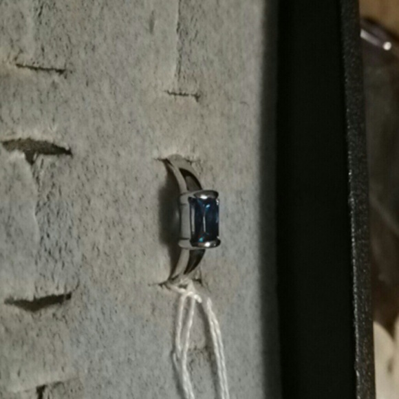 Ring - Picture 2 of 3