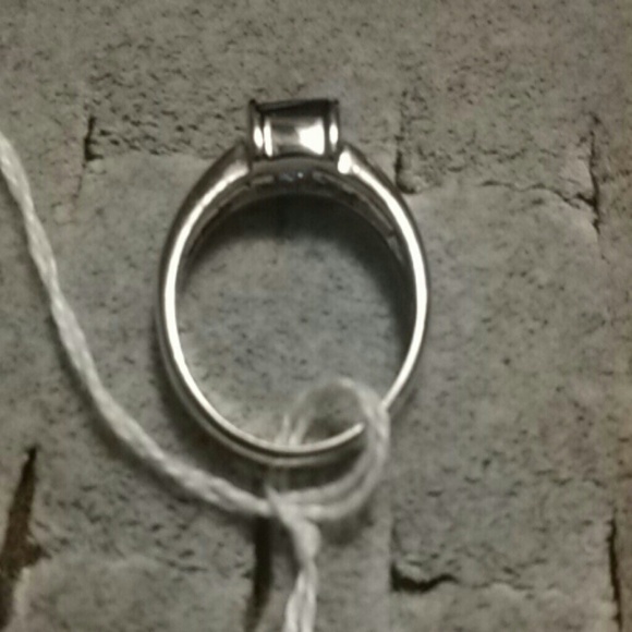 Ring - Picture 3 of 3