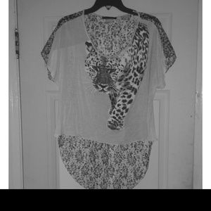 SOLD IN BUDLE!!!  Black and white lion top