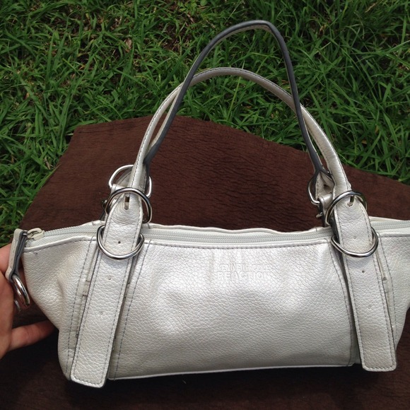 SOLDโ๏ธ๐ดCute Mini handbag!๐ด SOLDโ๏ธ - Picture 2 of 4