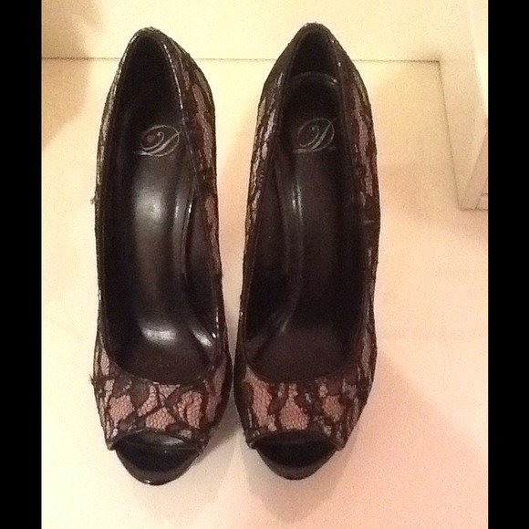 Lace Heels - Picture 2 of 4