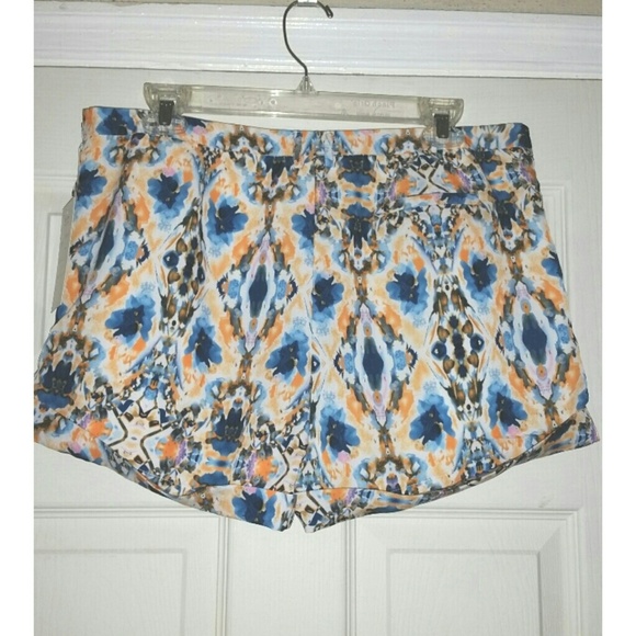 ✂SOLD!✂ 2X H/P 6/20 Alice Moon  Printed shorts - Picture 2 of 3