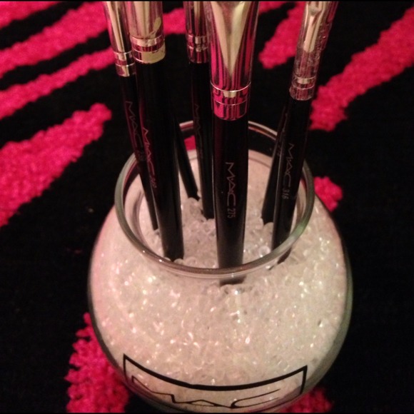 Mac Brush Holder - Picture 2 of 4