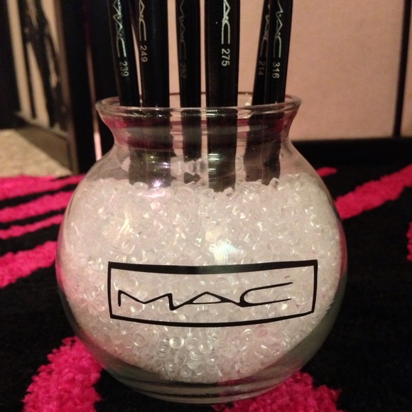 Mac Brush Holder - Picture 3 of 4