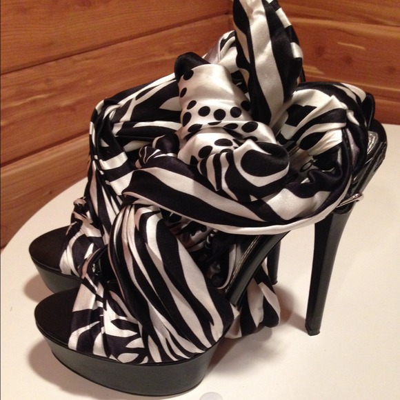 Scarlett BEBE scarf heels - Picture 1 of 3