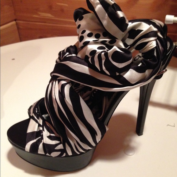 Scarlett BEBE scarf heels - Picture 2 of 3