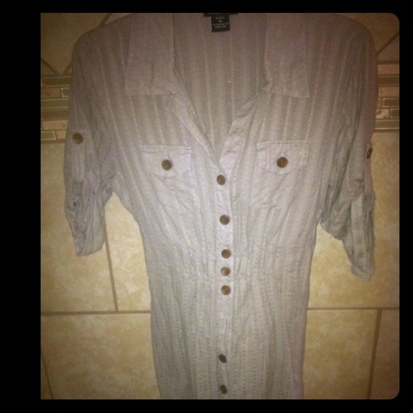 Button down gray top - Picture 1 of 2