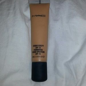 MAC foundation studio sculpt