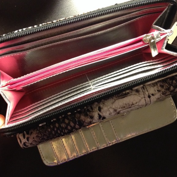 Steve Madden Open Front Wallet - Picture 4 of 4