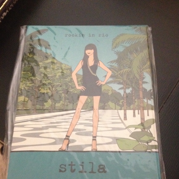 **traded**Brand new Rockin Rio Stilla palette