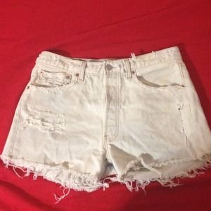 High waisted Levi's white shorts