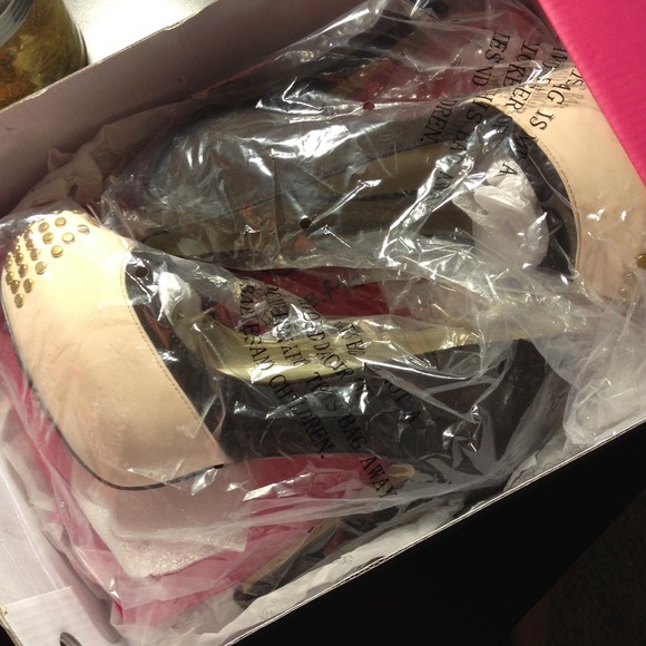 Shoedazzle: Amour Styled Heels - Picture 2 of 4