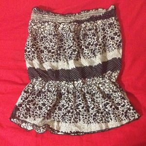 Strapless floral print top.