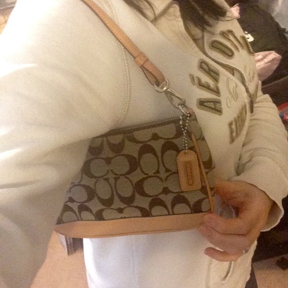 Reduced🎉🌟NEW🌟Coach Signature 💯% Authentic 👍 - Picture 3 of 4