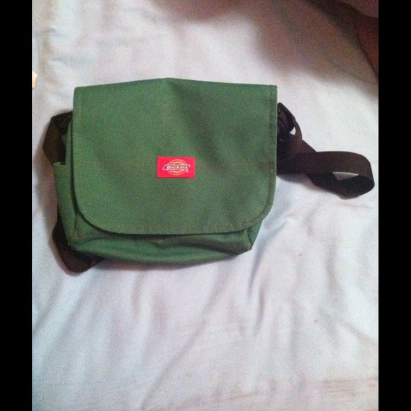 Dickie's cute little messenger bag!