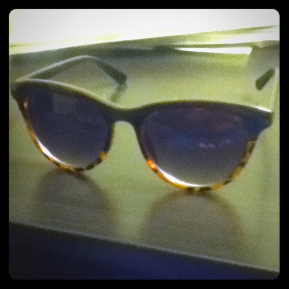 ⬇️reduced price!! Black and cheetah sunglasses!!