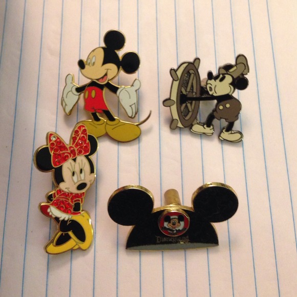 Mickey & Minnie lot of Disney collectors pins - Picture 1 of 3