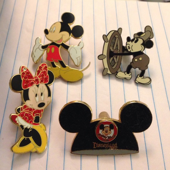 Mickey & Minnie lot of Disney collectors pins - Picture 2 of 3