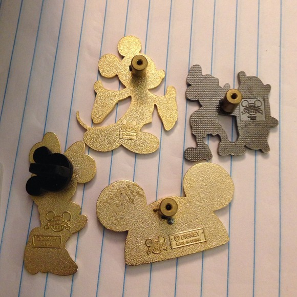 Mickey & Minnie lot of Disney collectors pins - Picture 3 of 3