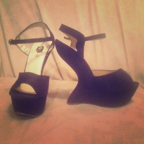 🚫BUNDLED 4 @adilicon🚫Cute Heels!