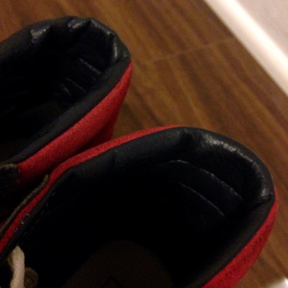 Vans - Picture 2 of 4