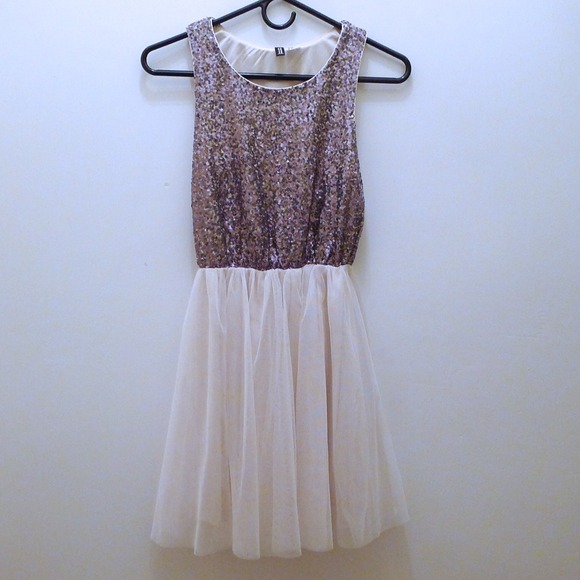 H&M Dresses & Skirts - Sequin and tulle dress