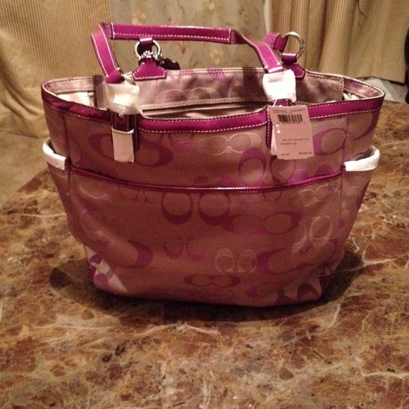 #8-  New Authentic Large Coach Tote - Picture 2 of 4