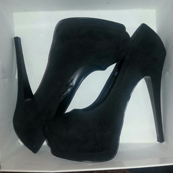 Black pumps - Picture 2 of 2